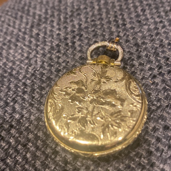 Sheffield ladies watch. Needs battery - Picture 2 of 3